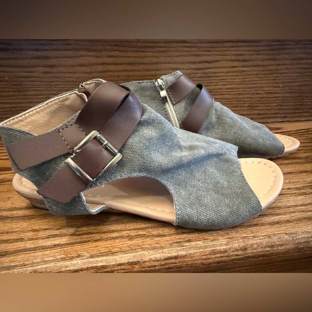 Brown and Gray Women's Fashion Sandals Size 8